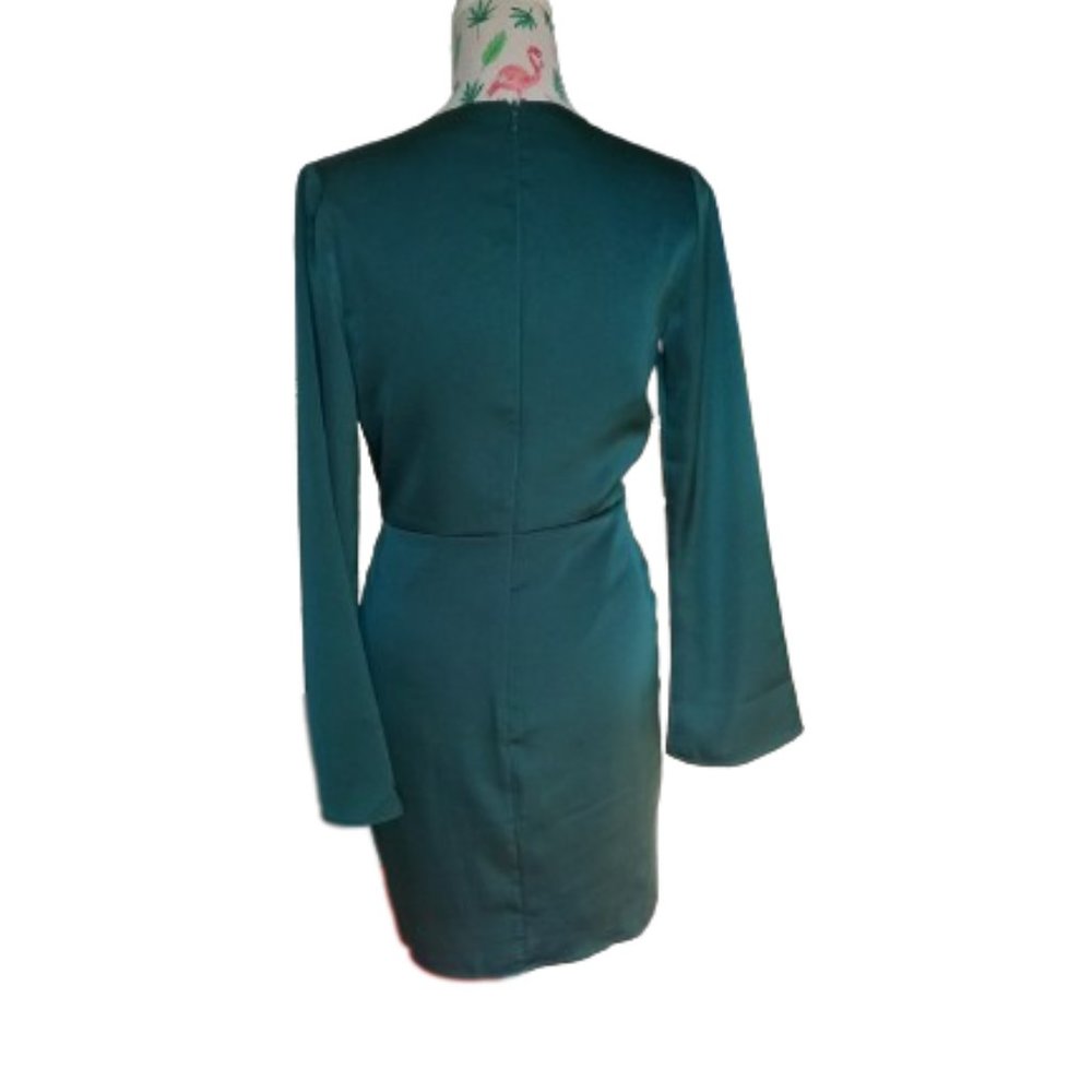 Cooper St twist front green dress, satin finish, bell sleeves (Size 8) - Picture 4 of 9